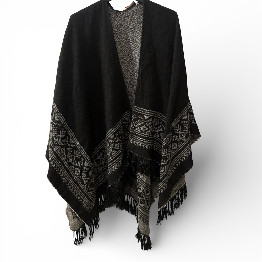 Soft Surroundings Black Gray Geometric Fringe Poncho Wrap‎ One Size Womens